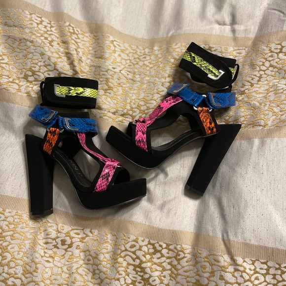 Beautiful Mackin J Snake Print Strappy Heels - Picture 3 of 5